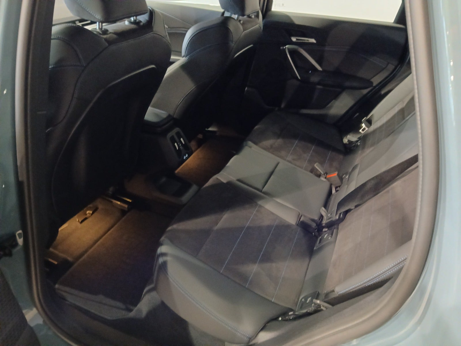 Grøn BMW iX1 fra 2025