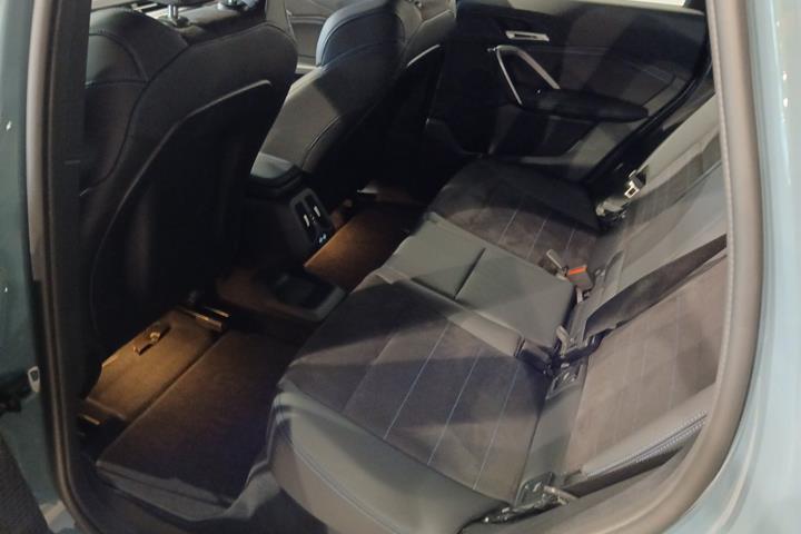 Grøn BMW iX1 fra 2025
