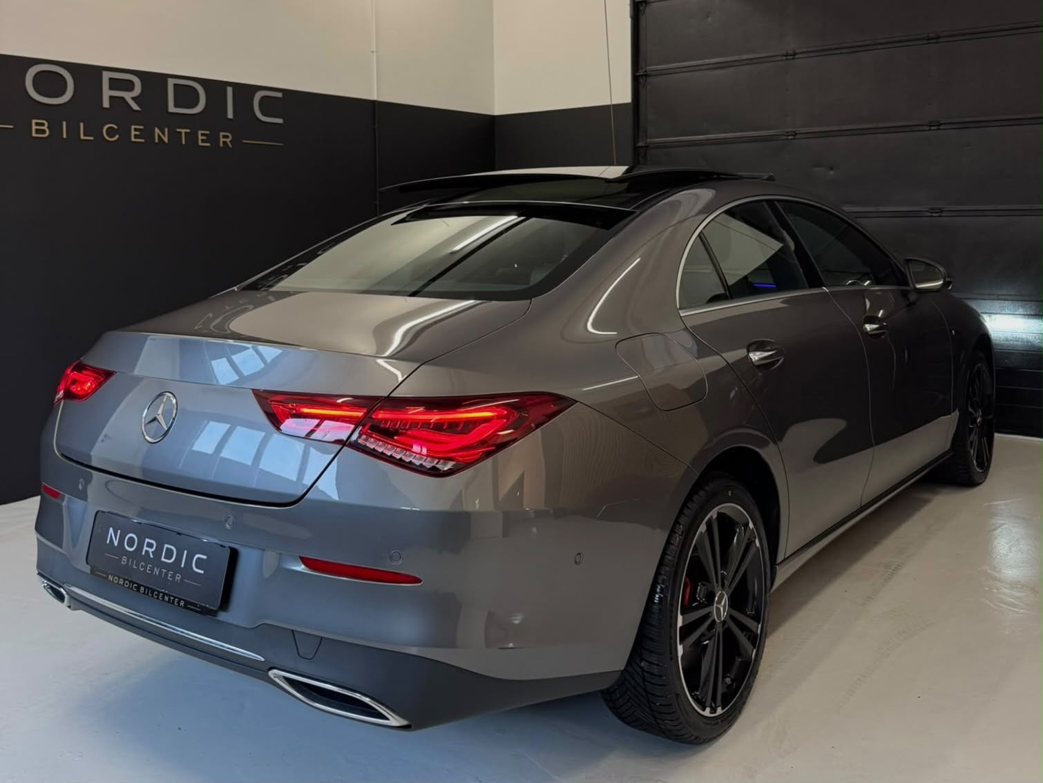 Grå Mercedes CLA250 e fra 2021