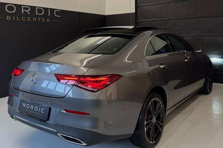 Grå Mercedes CLA250 e fra 2021