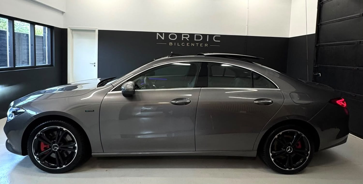 Grå Mercedes CLA250 e fra 2021