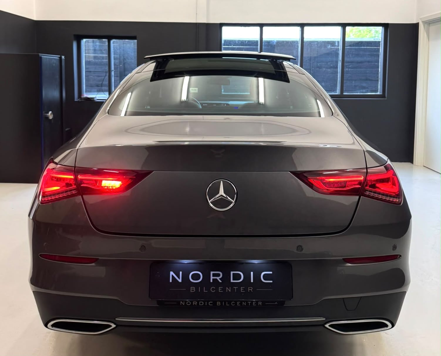 Grå Mercedes CLA250 e fra 2021