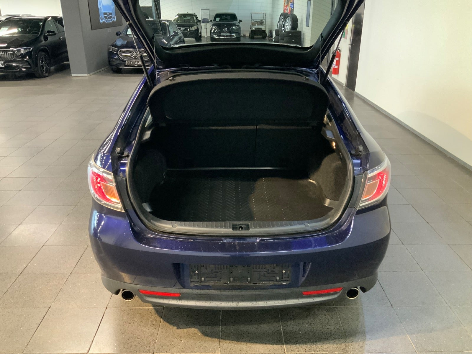 Blå Mazda 6 fra 2010