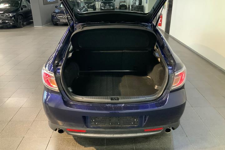 Blå Mazda 6 fra 2010