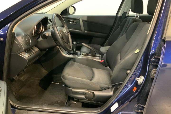 Blå Mazda 6 fra 2010
