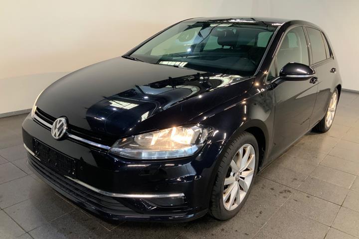Sort VW Golf VII fra 2019 set udefra