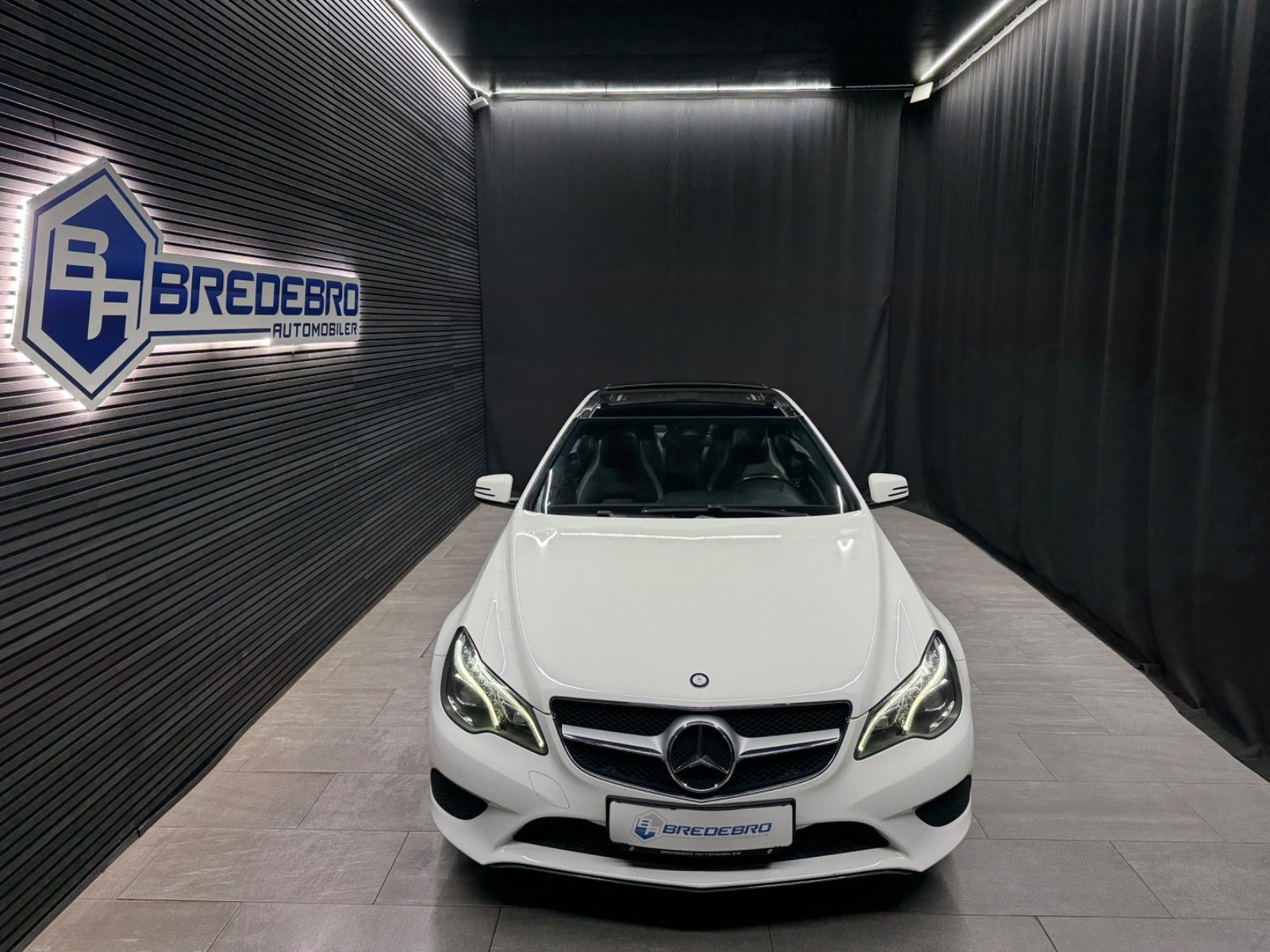 Hvid Mercedes E220 fra 2014