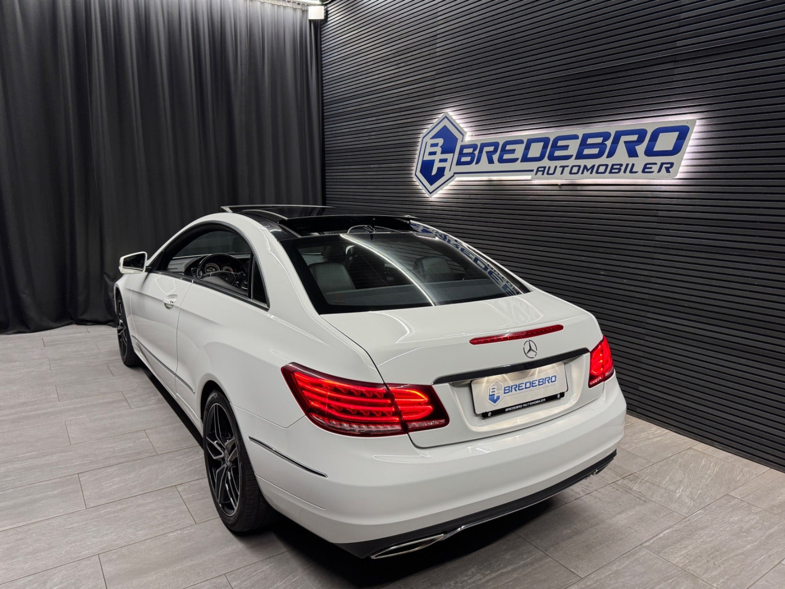 Hvid Mercedes E220 fra 2014