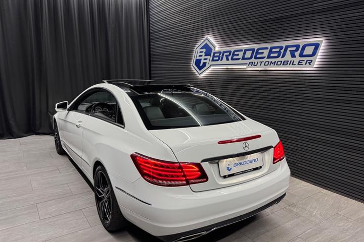 Hvid Mercedes E220 fra 2014