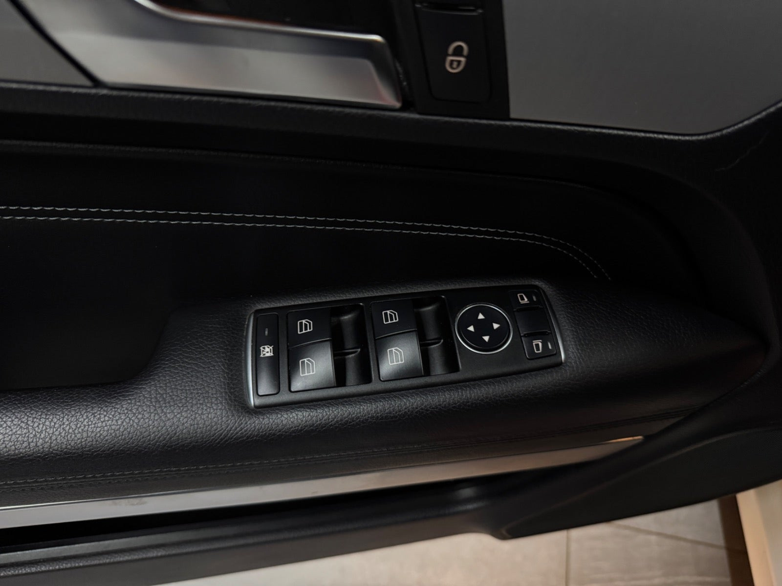 Hvid Mercedes E220 fra 2014