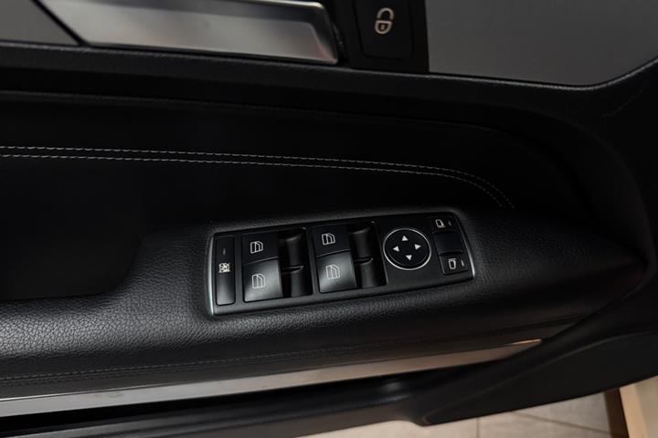 Hvid Mercedes E220 fra 2014