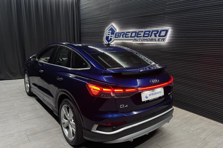 Blå Audi Q4 e-tron fra 2022