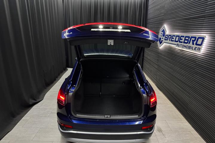Blå Audi Q4 e-tron fra 2022