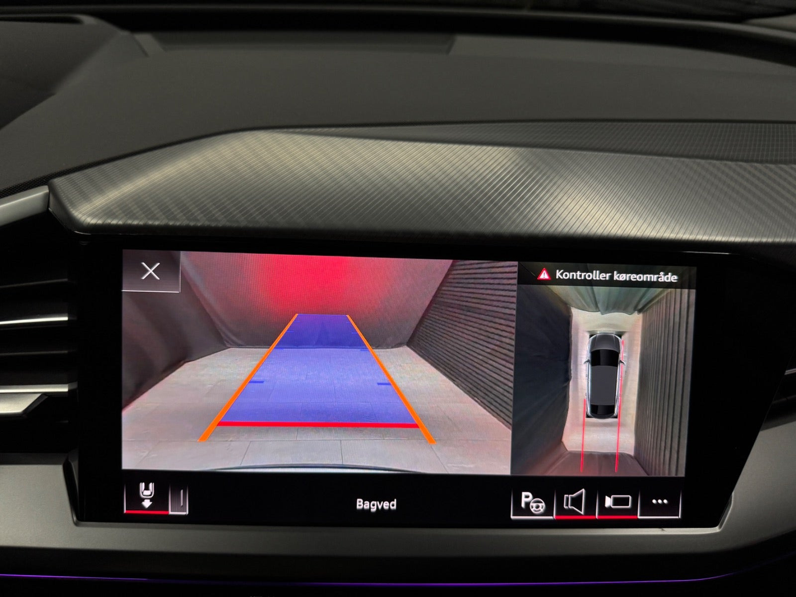 Blå Audi Q4 e-tron fra 2022