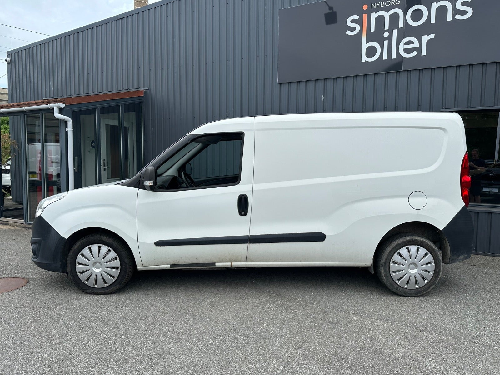 Hvid Opel Combo fra 2018
