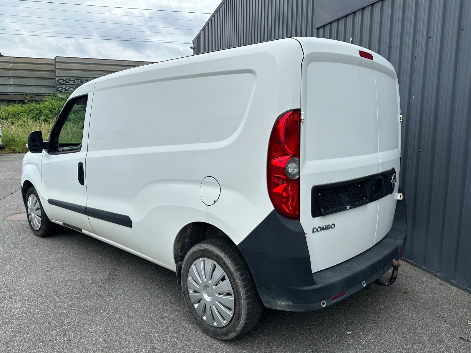 Hvid Opel Combo fra 2018