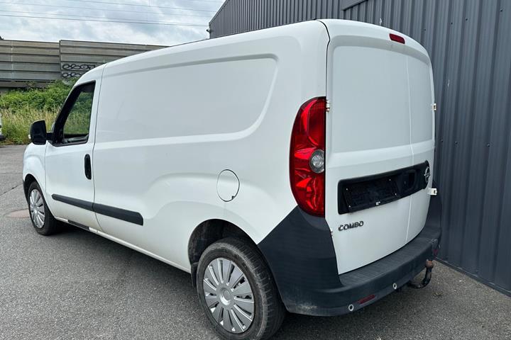 Hvid Opel Combo fra 2018