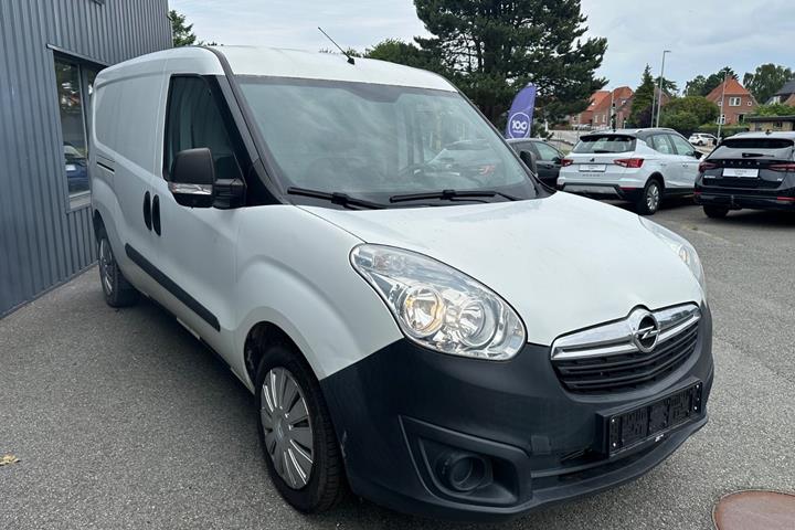 Hvid Opel Combo fra 2018