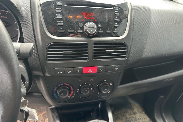 Hvid Opel Combo fra 2018