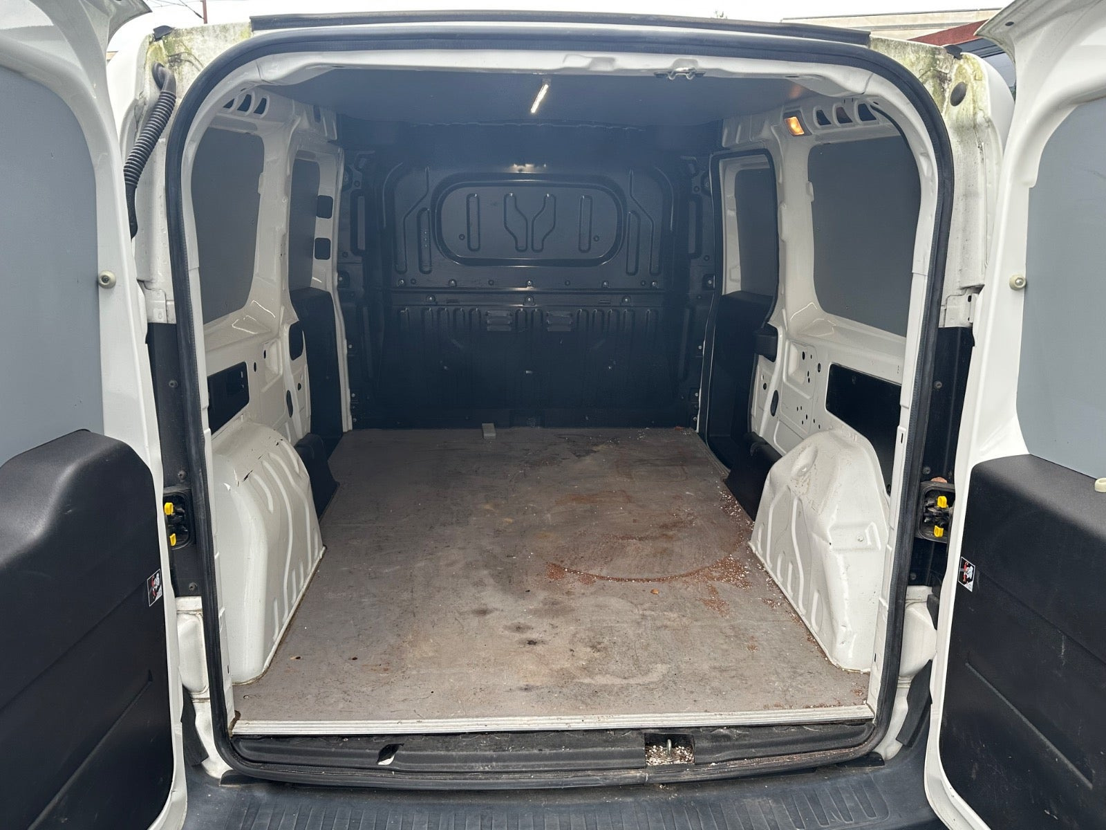Hvid Opel Combo fra 2018