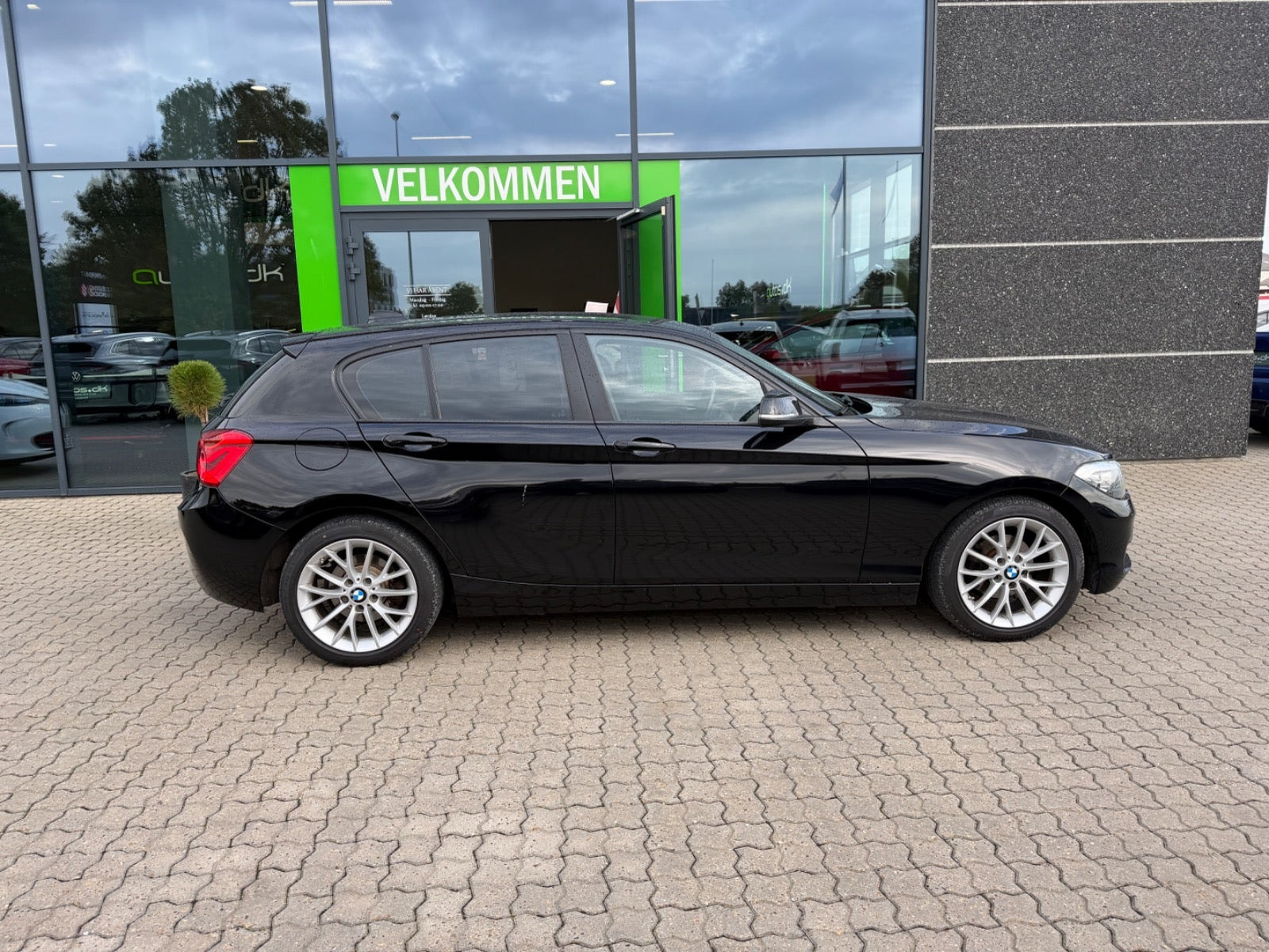 Sort BMW 118d fra 2017