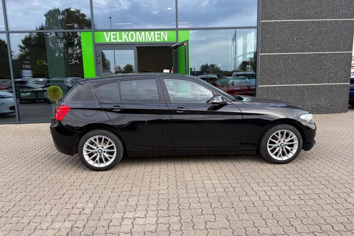 Sort BMW 118d fra 2017
