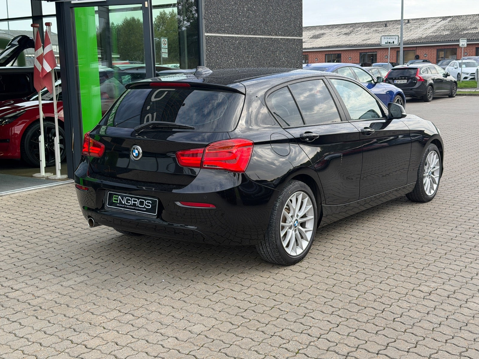 Sort BMW 118d fra 2017