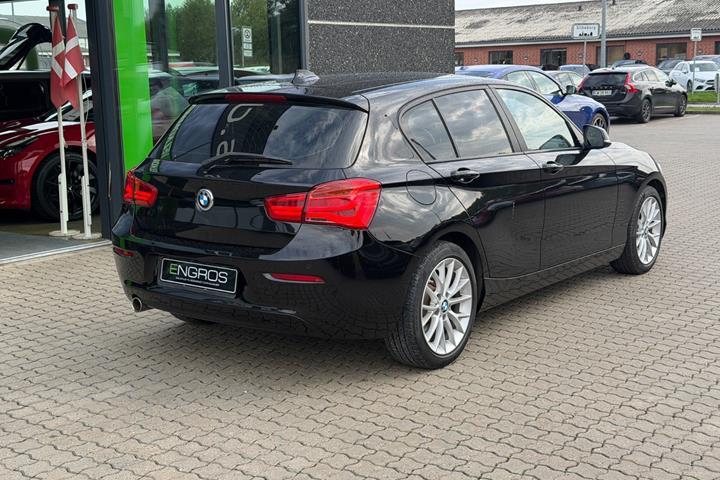 Sort BMW 118d fra 2017