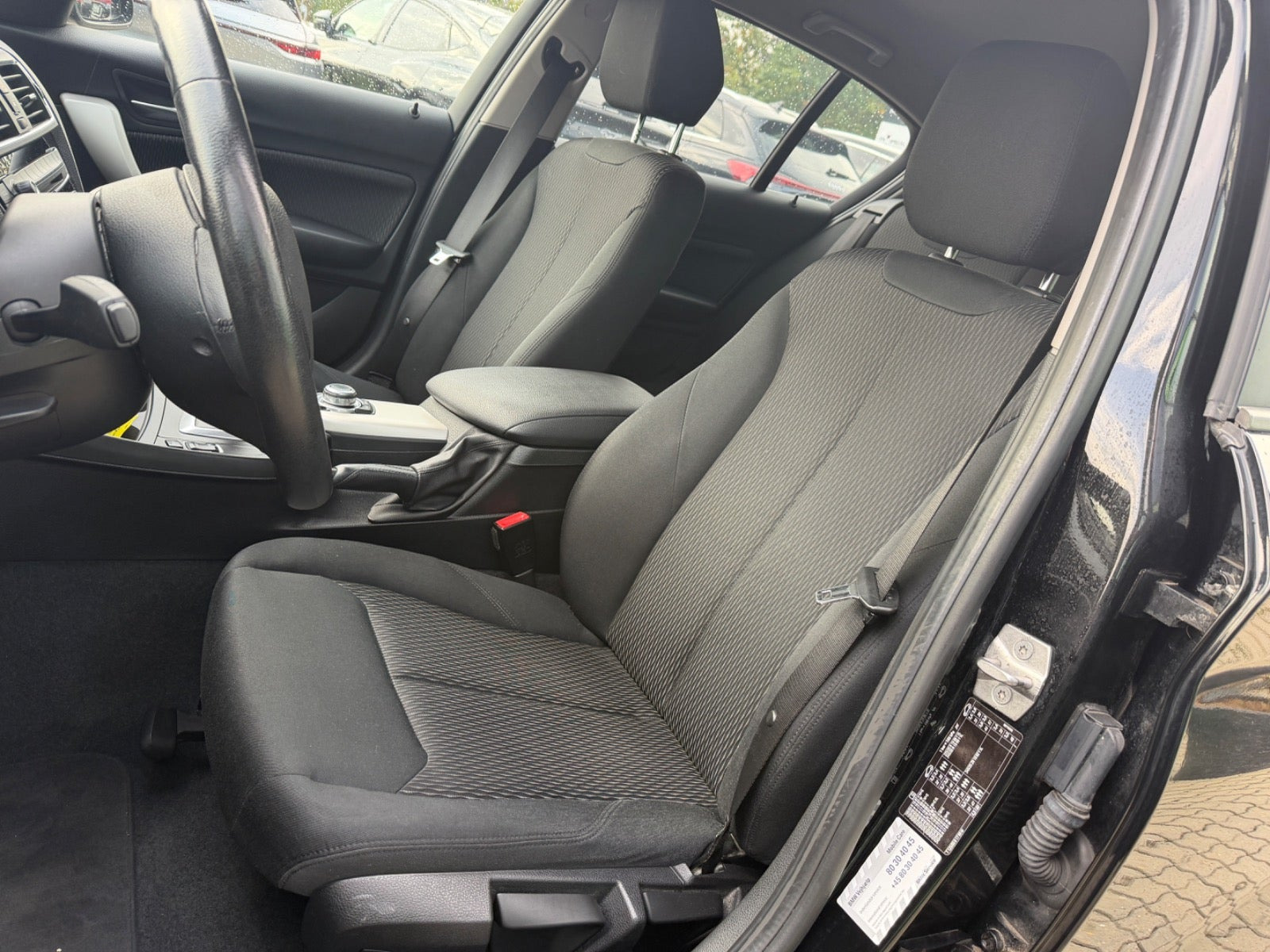 Sort BMW 118d fra 2017
