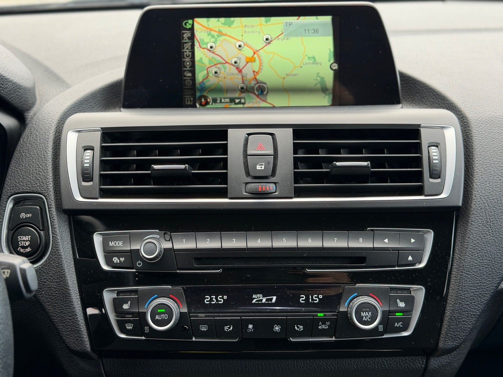 Sort BMW 118d fra 2017