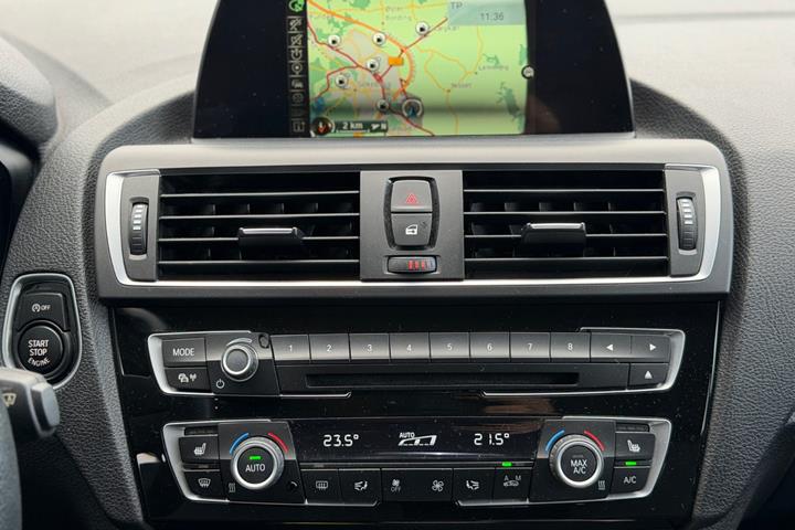 Sort BMW 118d fra 2017
