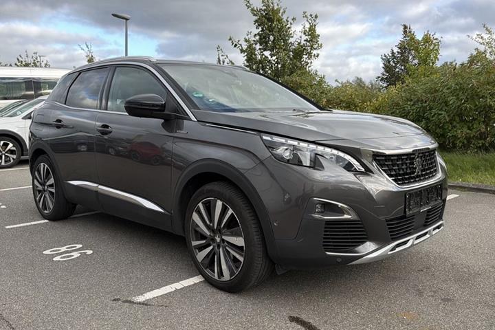 Grå Peugeot 3008 fra 2019