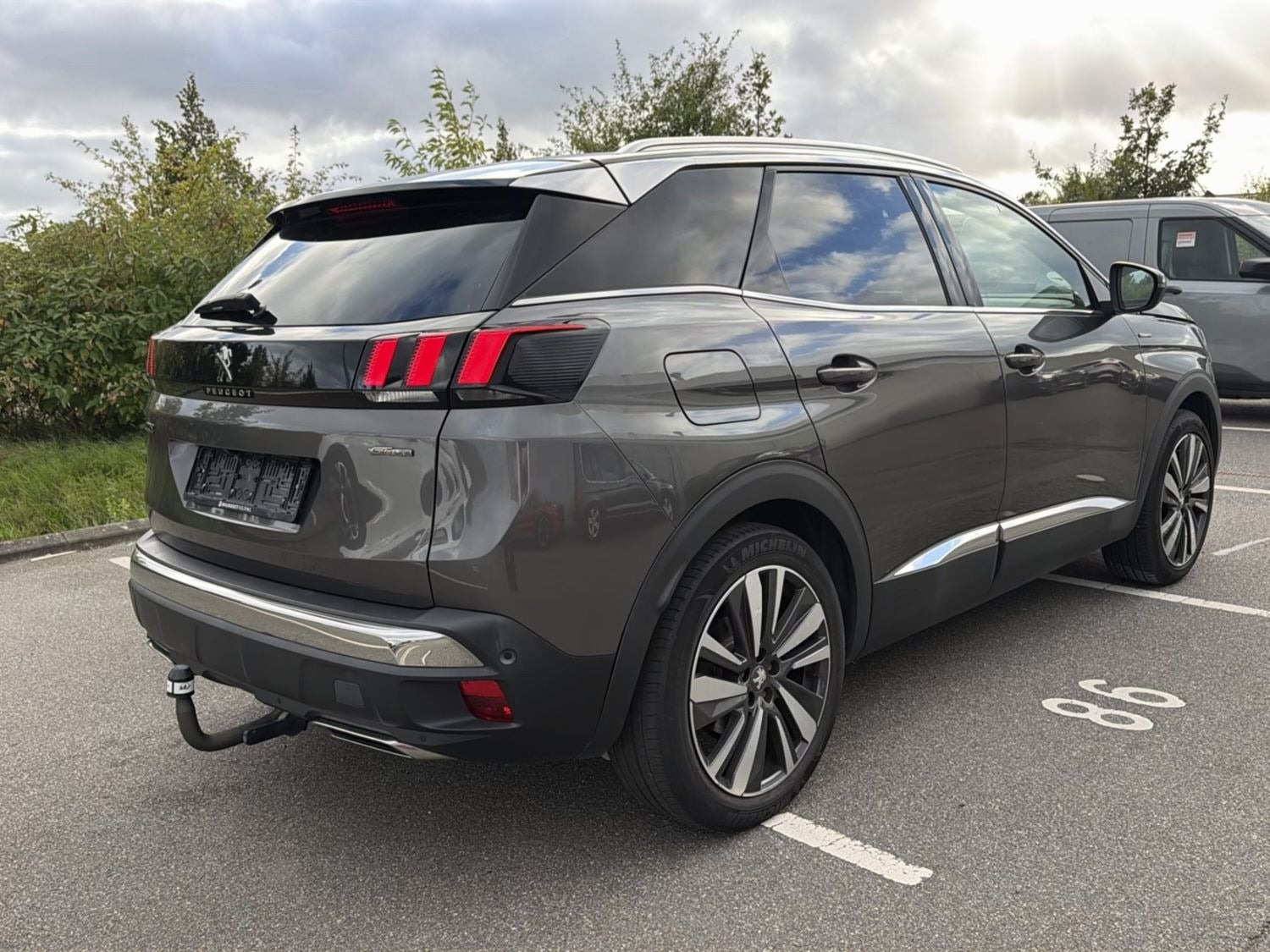 Grå Peugeot 3008 fra 2019