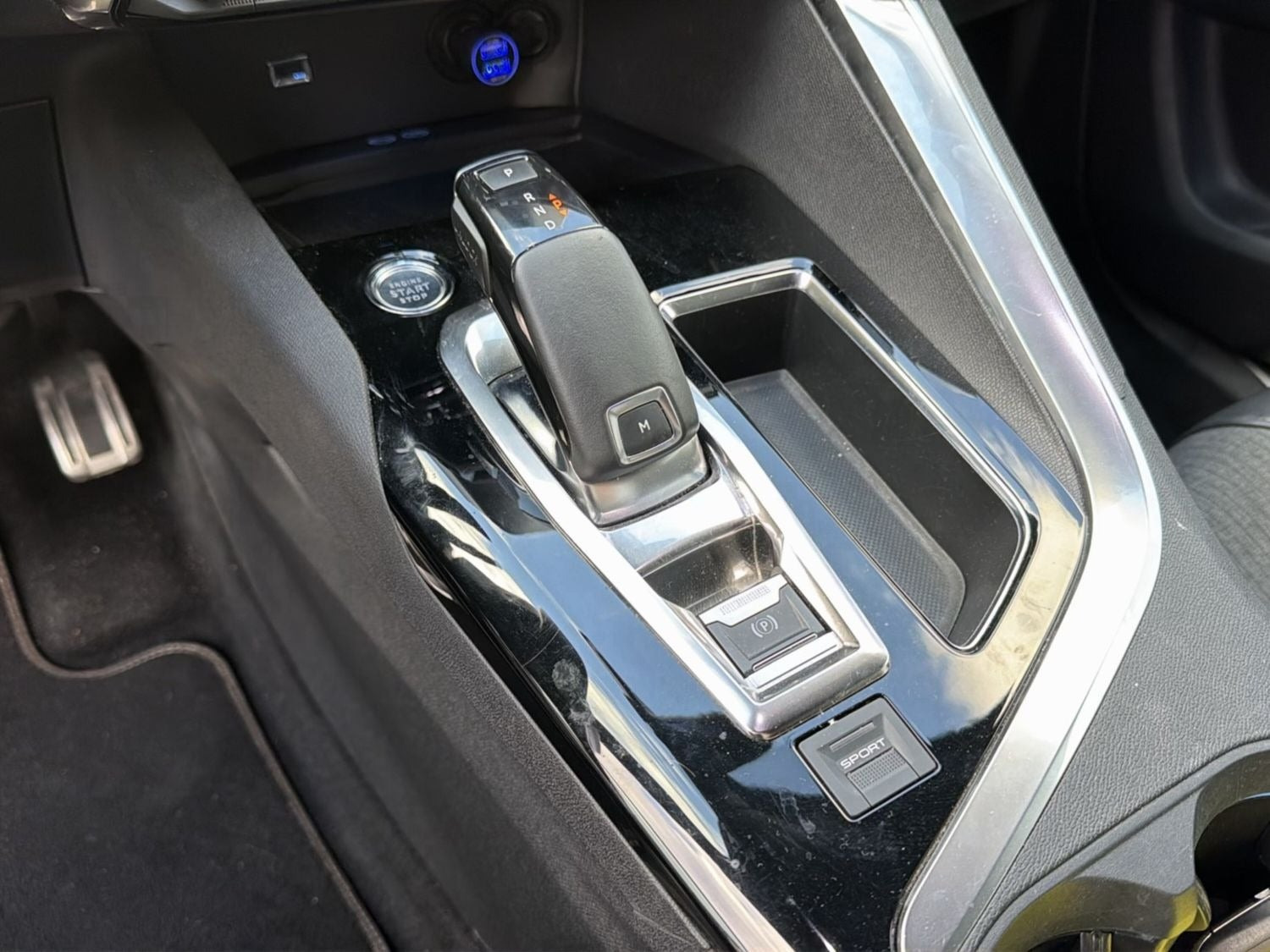 Grå Peugeot 3008 fra 2019