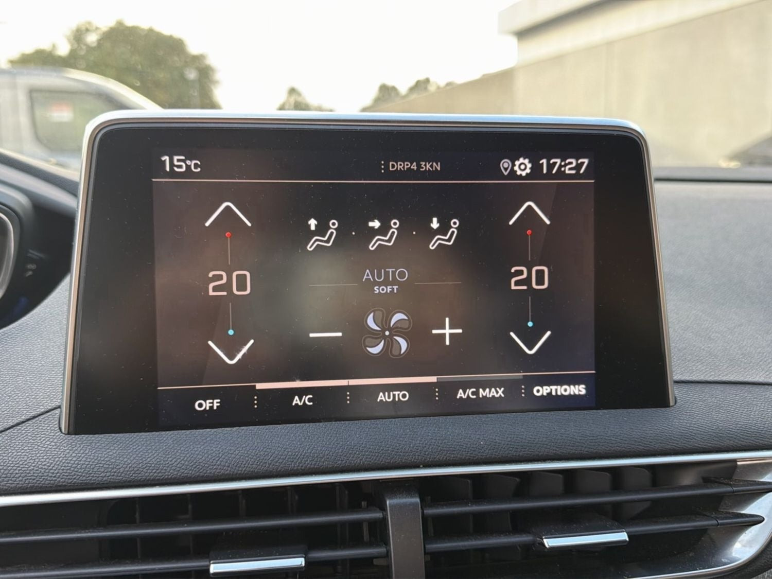 Grå Peugeot 3008 fra 2019