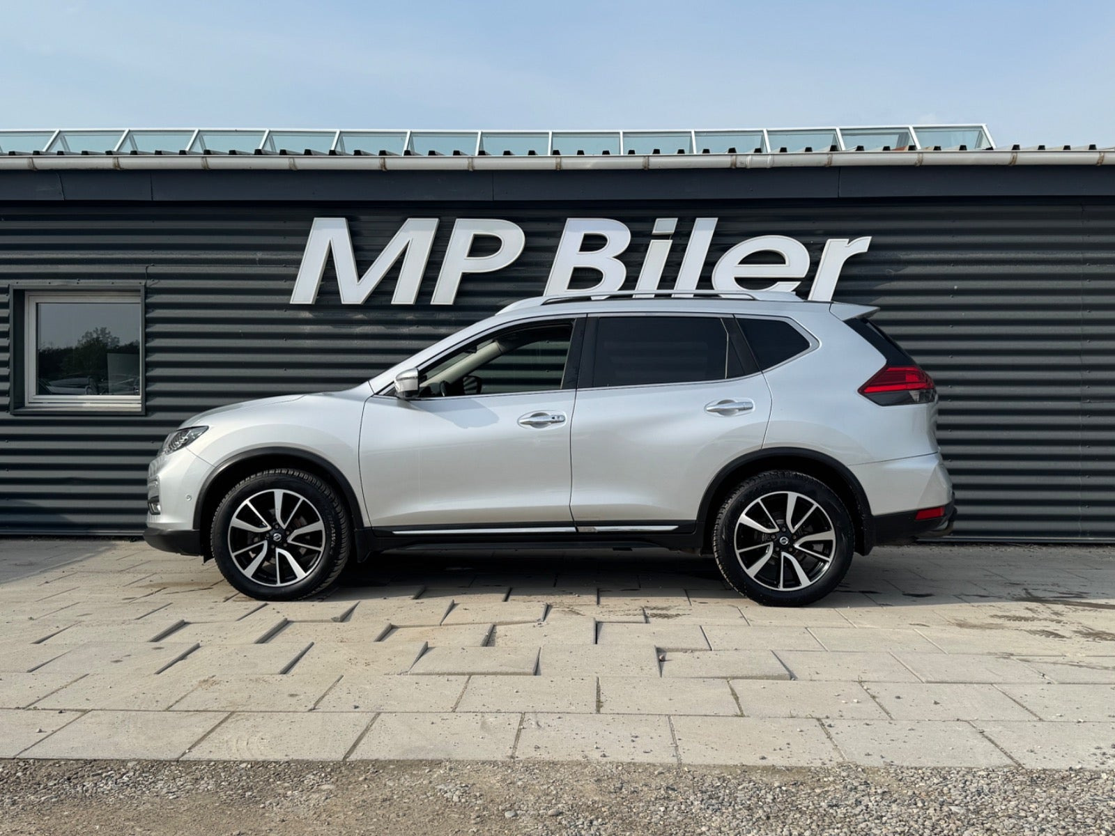 Sølv Nissan X-Trail fra 2018