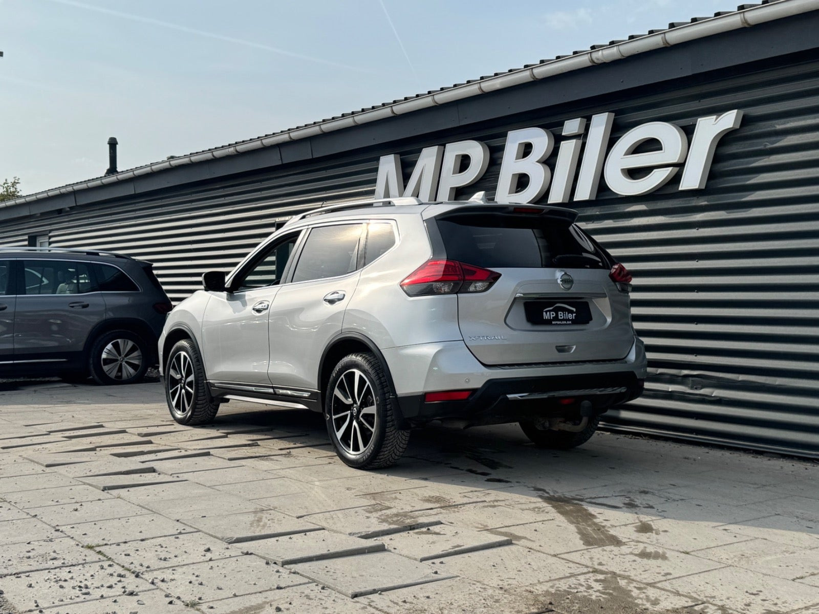 Sølv Nissan X-Trail fra 2018