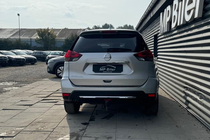 Sølv Nissan X-Trail fra 2018