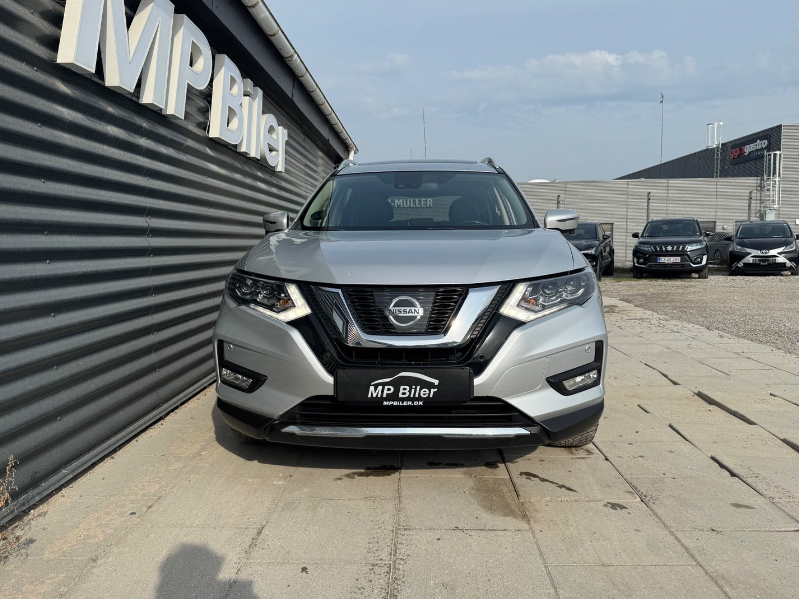 Sølv Nissan X-Trail fra 2018