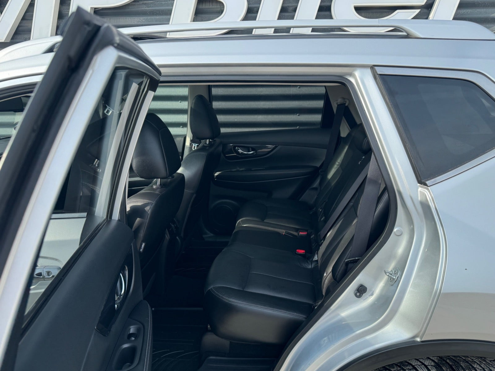 Sølv Nissan X-Trail fra 2018