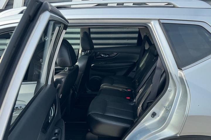 Sølv Nissan X-Trail fra 2018