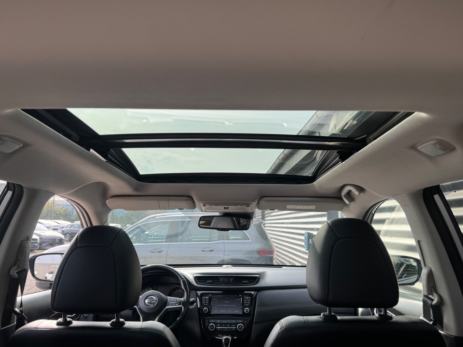 Sølv Nissan X-Trail fra 2018