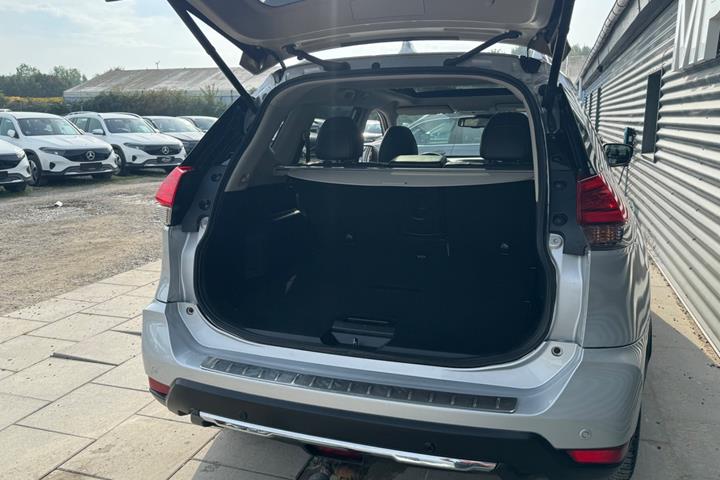Sølv Nissan X-Trail fra 2018