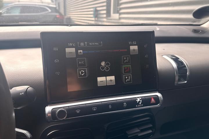Lilla Citroën C4 Cactus fra 2015