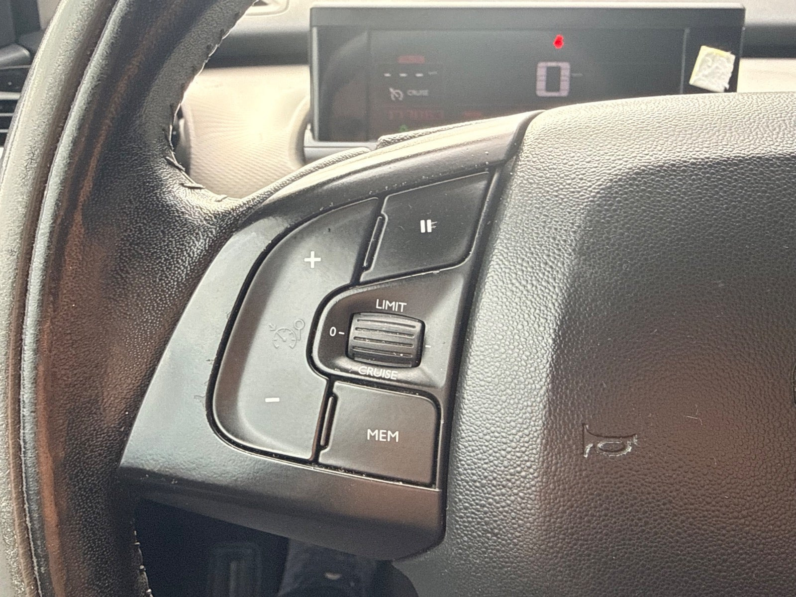 Lilla Citroën C4 Cactus fra 2015