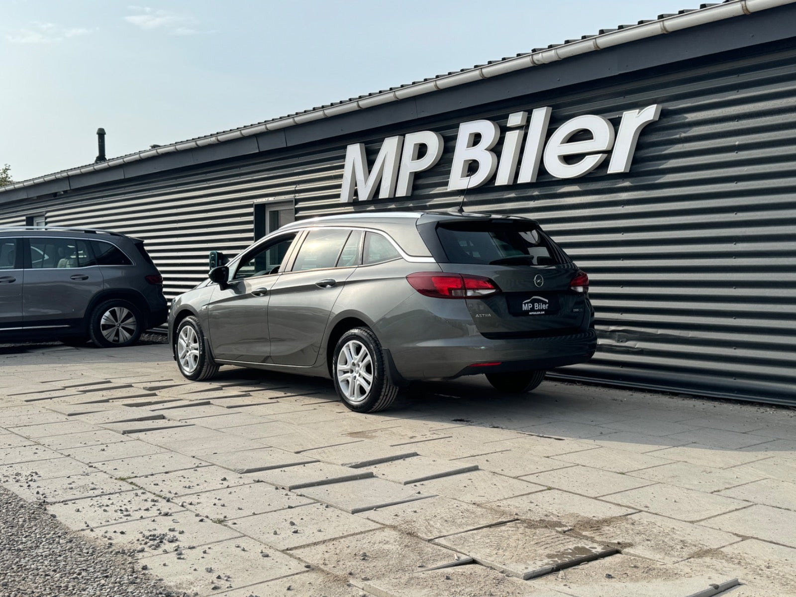 Grå Opel Astra fra 2018