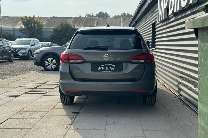 Grå Opel Astra fra 2018