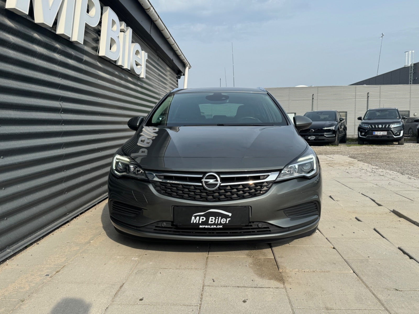 Grå Opel Astra fra 2018