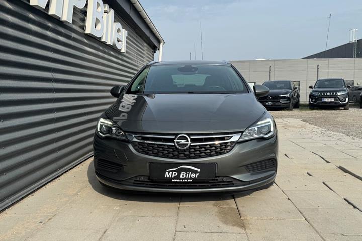 Grå Opel Astra fra 2018