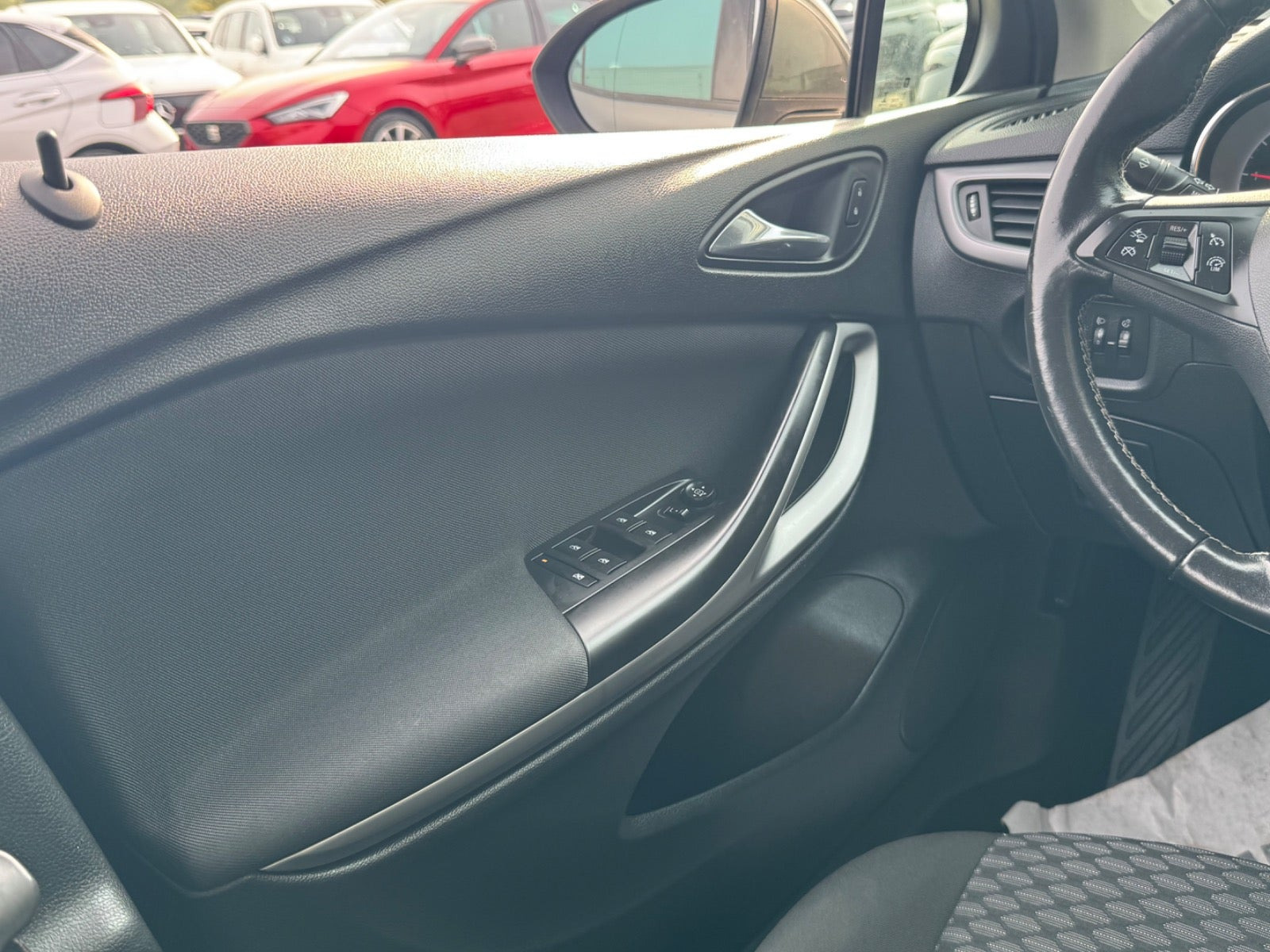 Grå Opel Astra fra 2018